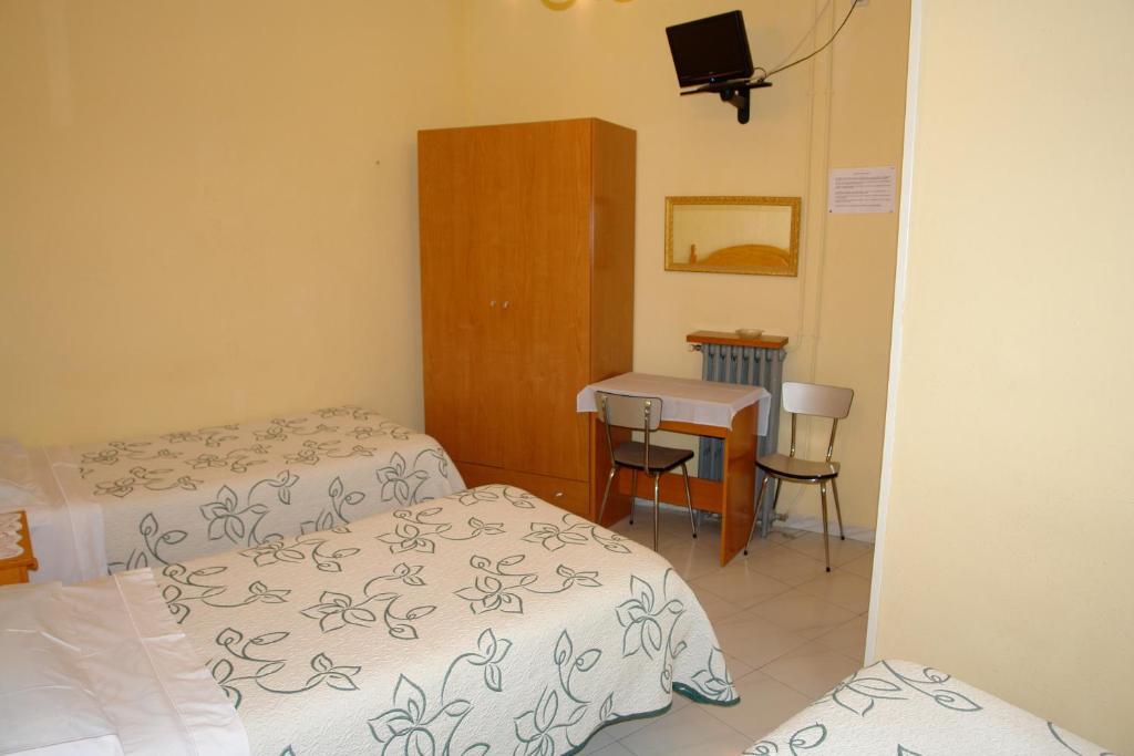Hostal Dos Naciones Madrid Room photo