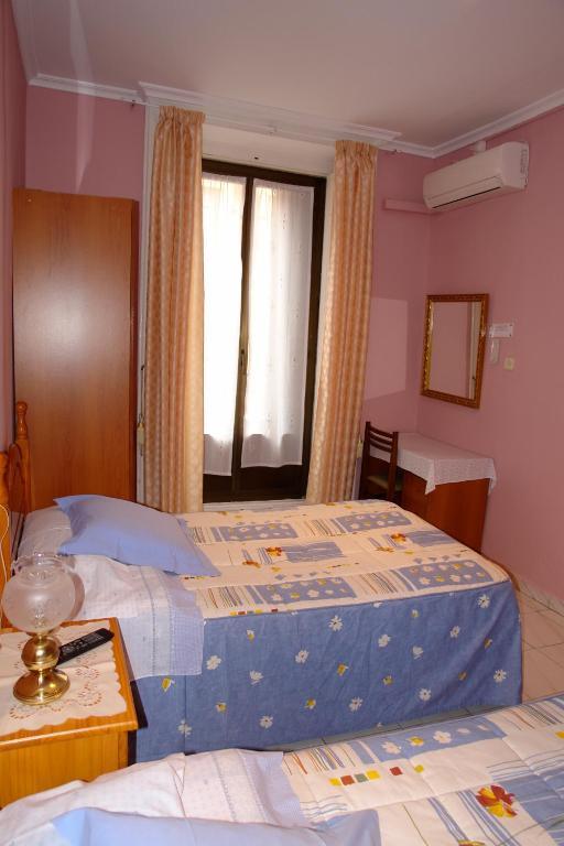 Hostal Dos Naciones Madrid Room photo