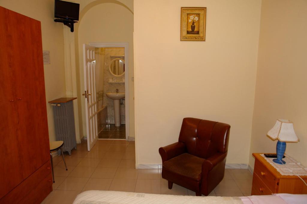 Hostal Dos Naciones Madrid Room photo