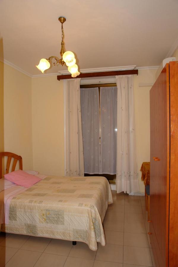 Hostal Dos Naciones Madrid Room photo